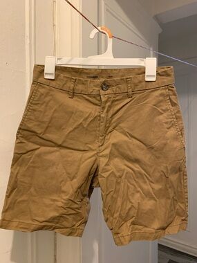Old Navy Men's Tan Flat-Front Chino Shorts
